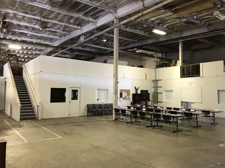 More Photos Of 320 Commerce Cir, Sacramento Warehouse For Lease