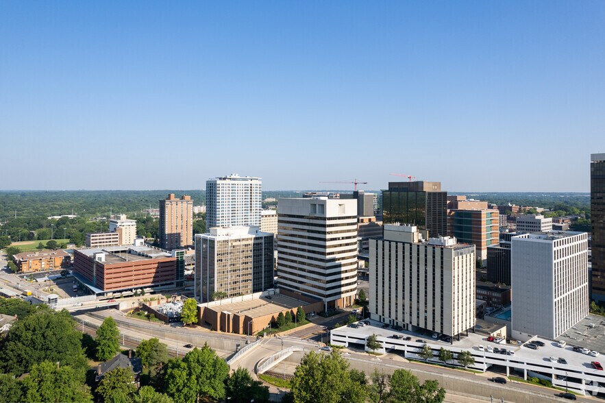 More Photos Of 231 S Bemiston Ave, Clayton Office For Lease