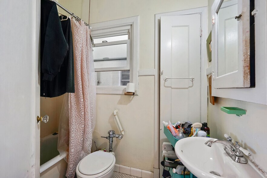 More Photos Of 226 Athol Ave, Oakland Apartments For Sale