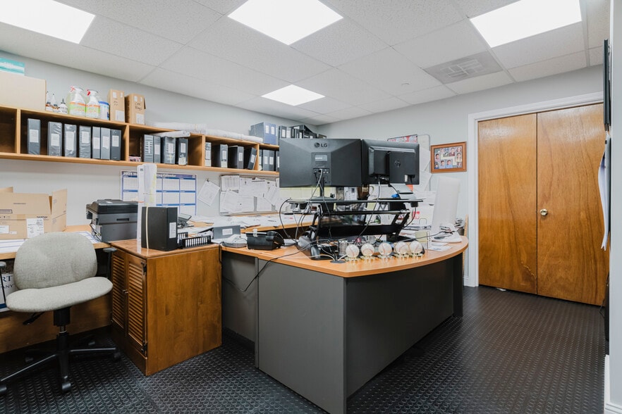 More Photos Of 11 Front St, Weymouth Office For Lease