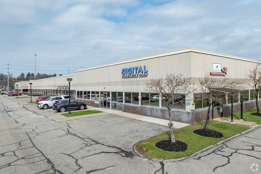 More Photos Of 4400 Renaissance Pky, Warrensville Heights Showroom For Lease