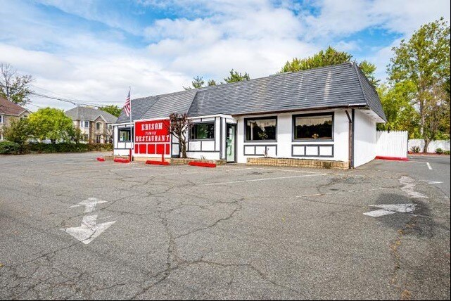 More Photos Of 1894 & 1900 Oak Tree Rd, Edison Restaurant For Sale