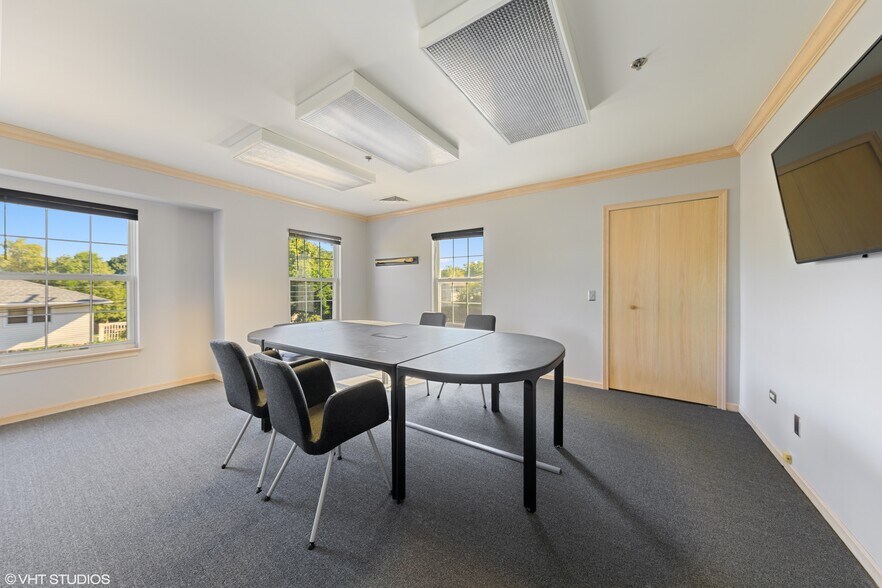 More Photos Of 27W140 Roosevelt Rd, Winfield Medical For Lease