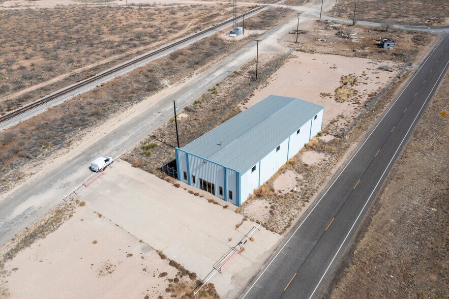 More Photos Of 850 W I-20, Penwell Warehouse For Lease