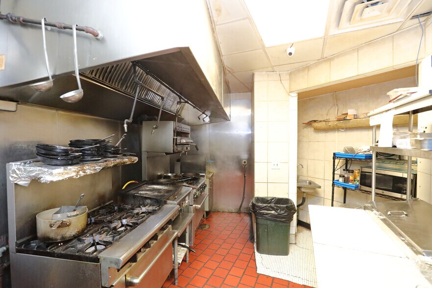 More Photos Of 37 John St, Kingston Apartments For Lease