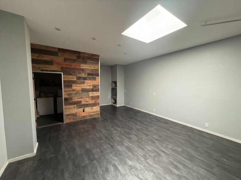 More Photos Of 2550 Sutherland Ave, Knoxville Light Distribution For Lease