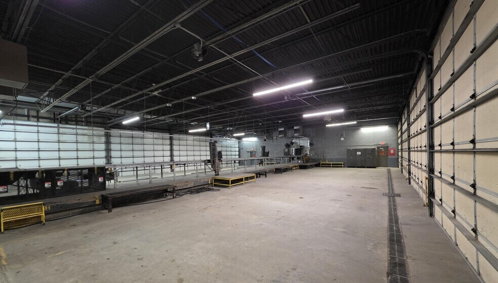 More Photos Of 200 E 14th St, Danville Warehouse For Sale