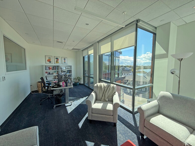 More Photos Of 145 Maplewood Ave, Portsmouth Office For Lease