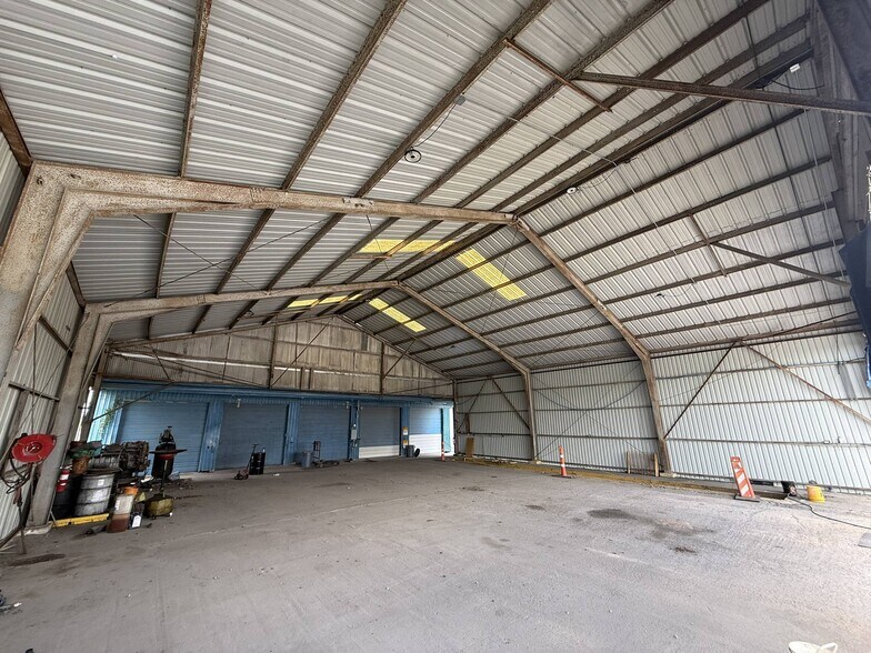 More Photos Of 1502 Galveston St, South Houston Service For Lease