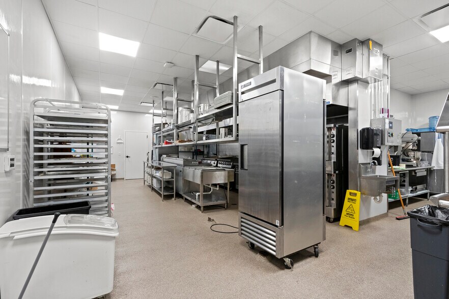 More Photos Of 8103 WI-42 Hwy, Egg Harbor General Retail For Sale