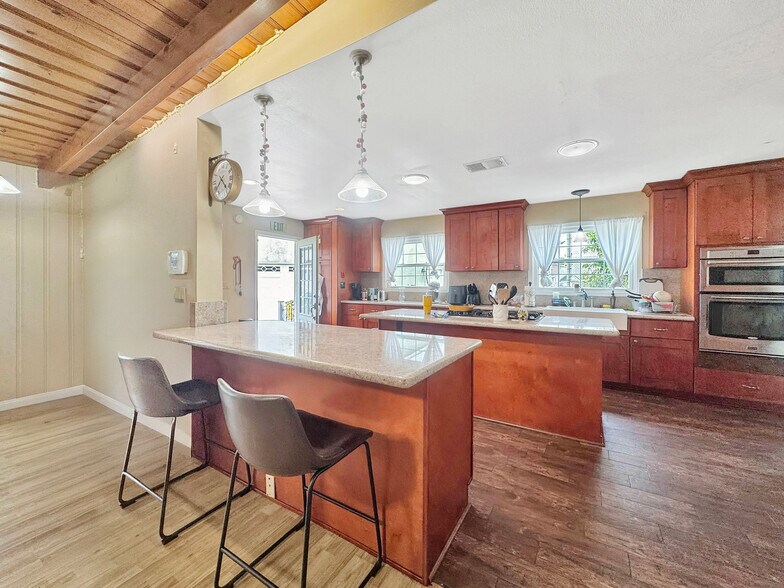 More Photos Of 7736 Sugar Dr, Huntington Beach Apartments For Sale