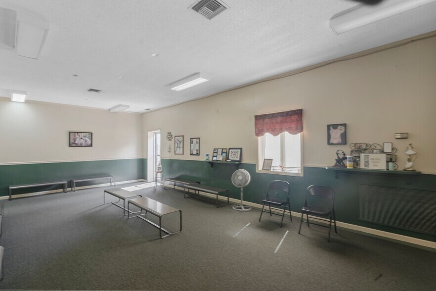 More Photos Of 2180 Northwest Blvd, Newton Medical For Sale