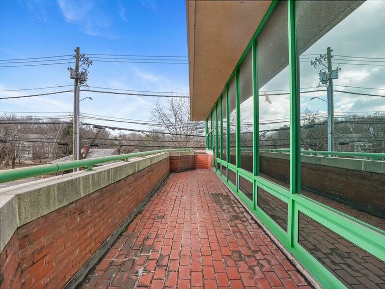 More Photos Of 263 Glenville Rd, Greenwich Storefront Retail Office For Lease