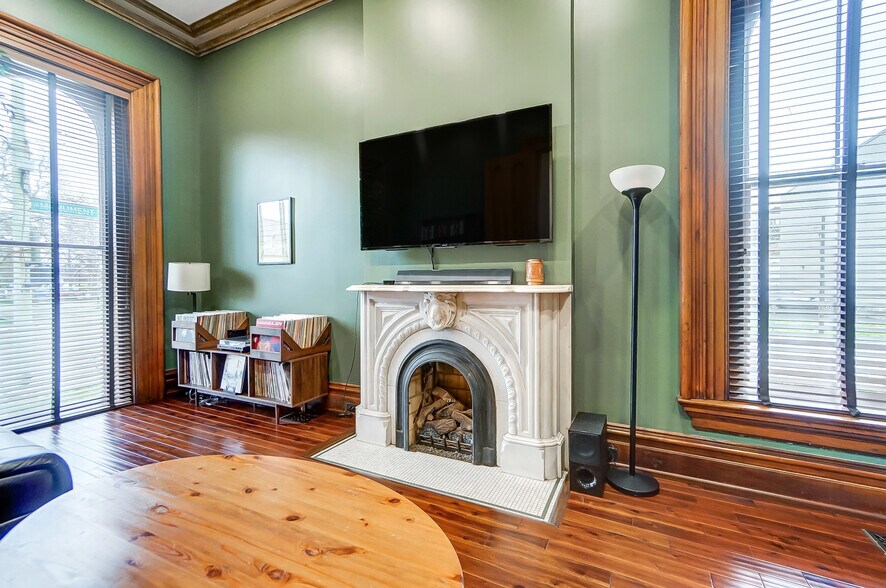 More Photos Of 208 W Monument Ave, Dayton Office Residential For Sale