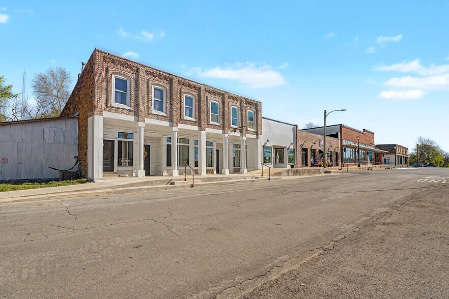 More Photos Of 113 W Bean St, Lincoln General Retail For Sale