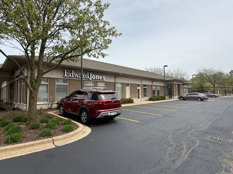 More Photos Of 608 E Veterans Pky, Yorkville Medical For Lease