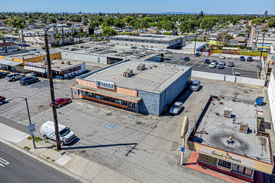 More Photos Of 333 S Brookhurst Rd, Fullerton Freestanding For Sale