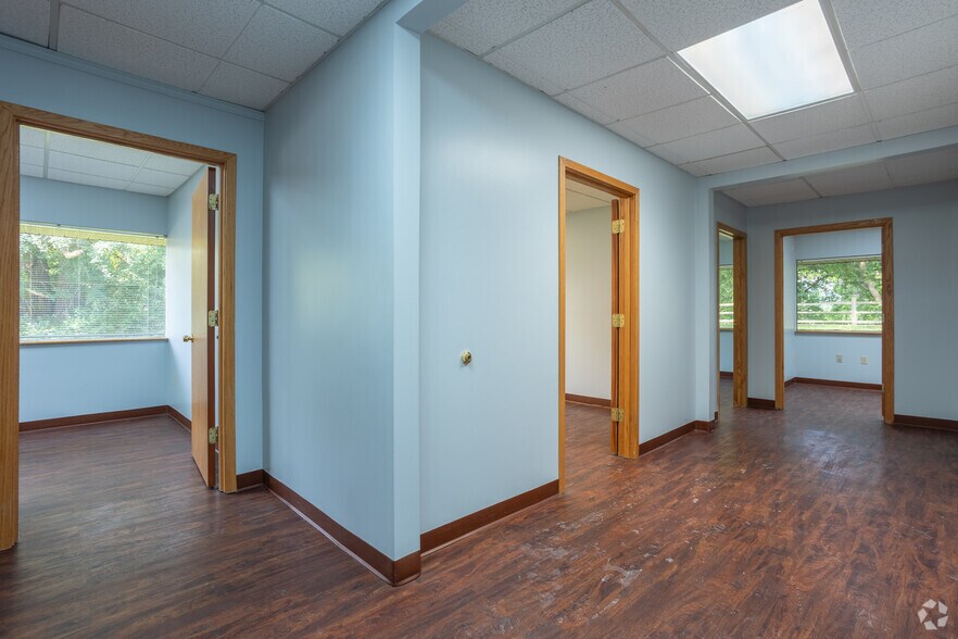 More Photos Of 411 W Lake Lansing Rd, East Lansing Unknown For Lease