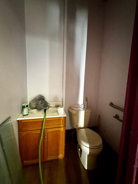 More Photos Of 20 W Side Sq, Macomb General Retail For Sale