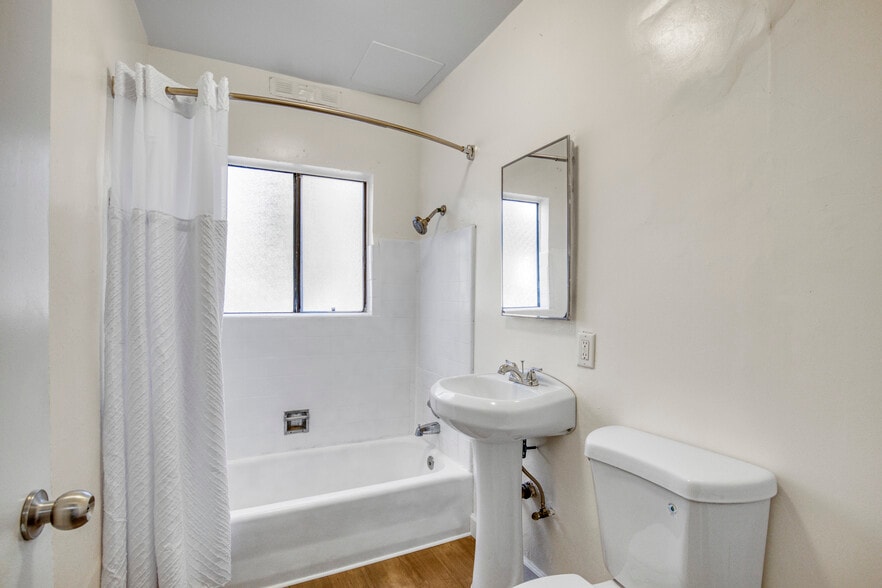 More Photos Of 5516 Virginia Ave, Los Angeles Multifamily For Sale