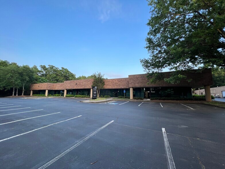 More Photos Of 1275 Kennestone Cir, Marietta Unknown For Sale