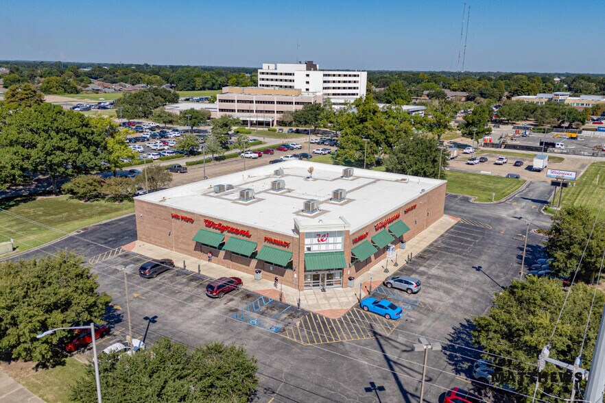 More Photos Of 2822 Ambassador Caffery Pky, Lafayette General Retail For Sale