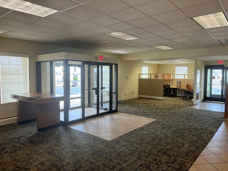 More Photos Of 28538 Oregon Rd, Perrysburg Bank For Lease