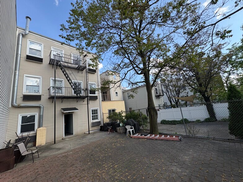 More Photos Of , Union City Unknown For Sale