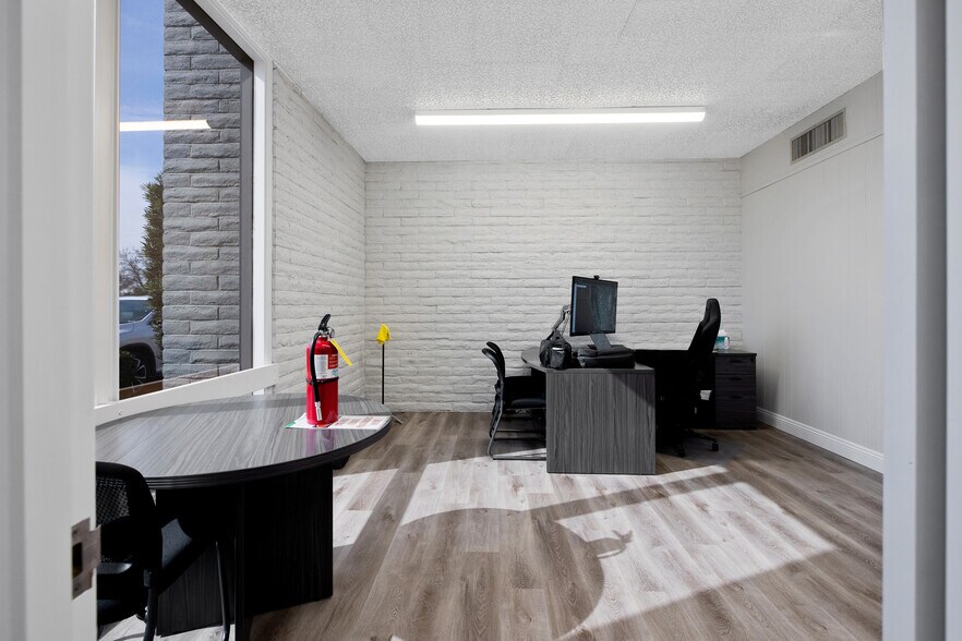 More Photos Of 1620 W Mineral King Ave, Visalia Office For Sale