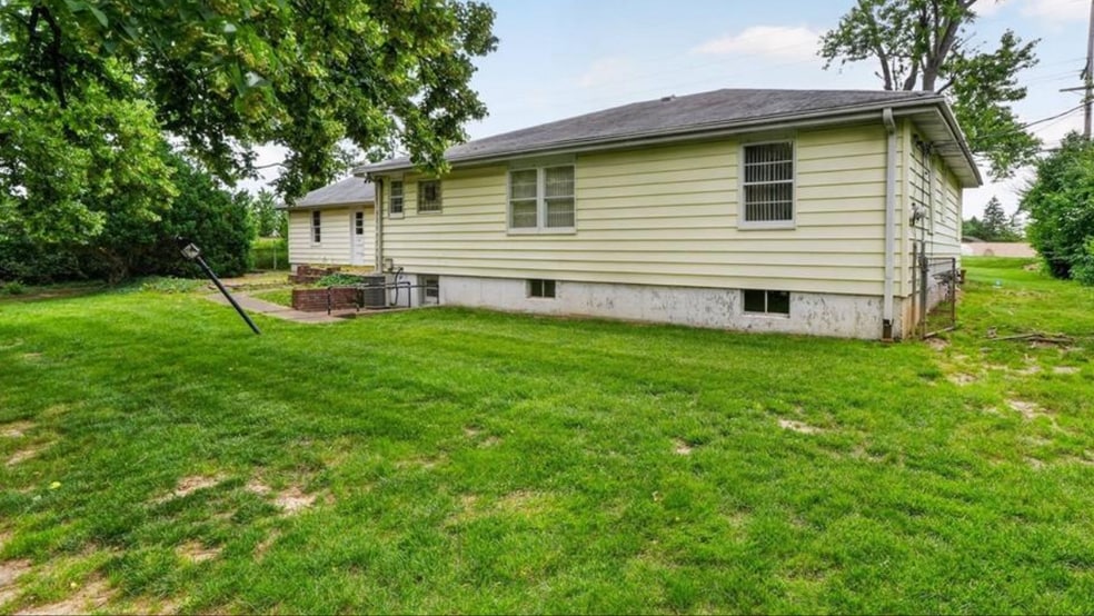 More Photos Of 11147 Olive Blvd, Saint Louis Office For Sale