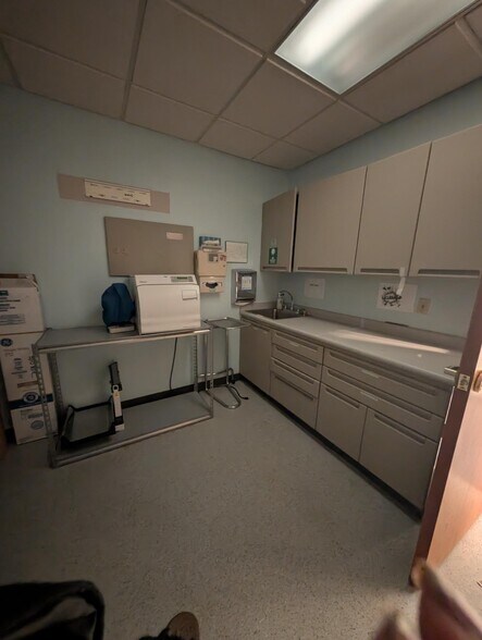 More Photos Of 950 Salem St, Brookville Medical For Lease