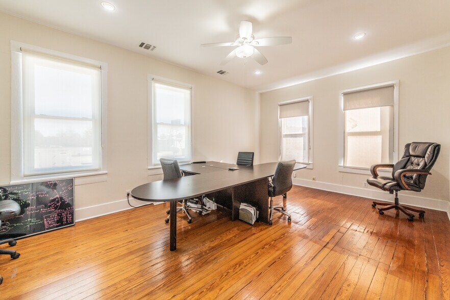 More Photos Of 214 E Ashby Pl, San Antonio Office For Lease