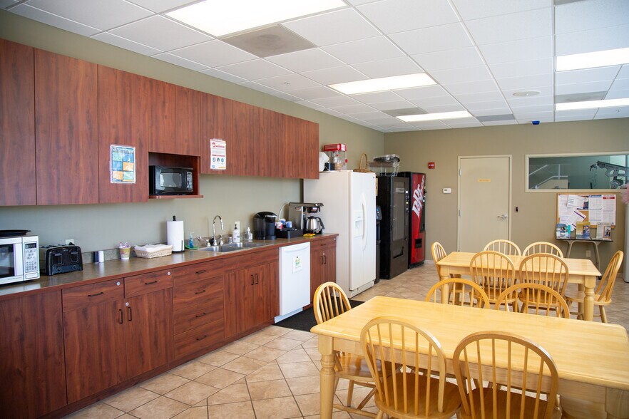 More Photos Of 7471 Pan American Fwy NE, Albuquerque Office For Lease