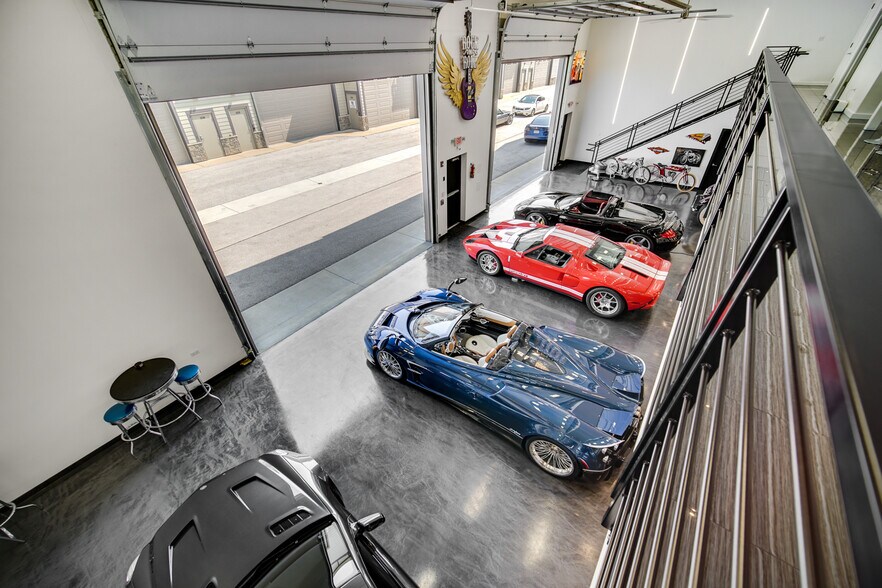 More Photos Of 2108-2260 Ferry Rd, Naperville Showroom For Sale