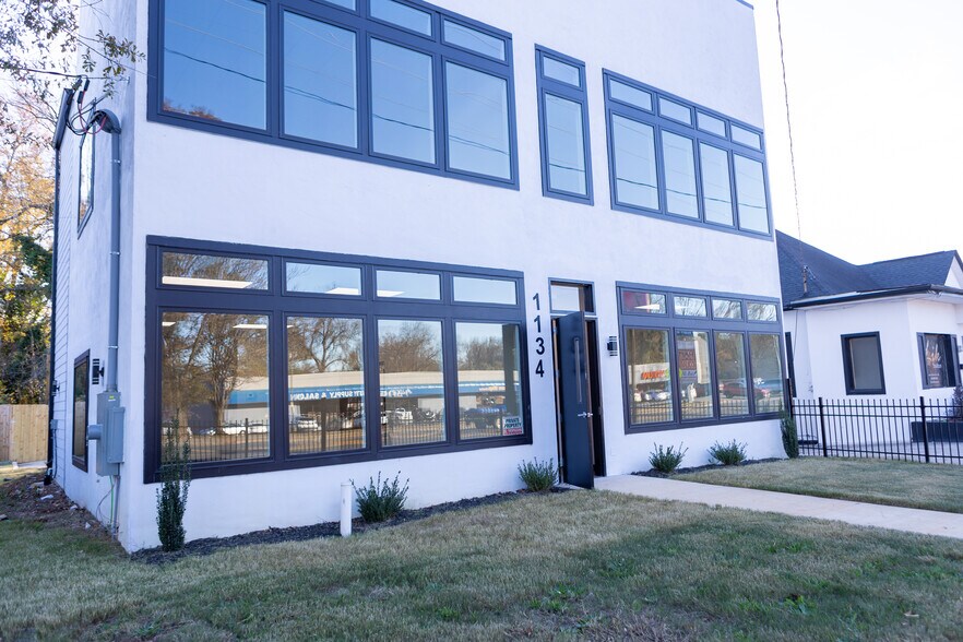 More Photos Of 1134 Ralph David Abernathy Blvd, Atlanta Storefront Retail Office For Lease