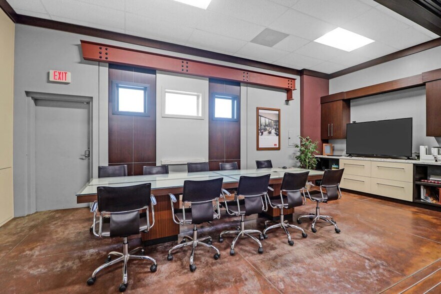 More Photos Of 720 Dupont Rd, Charleston Light Distribution For Sale