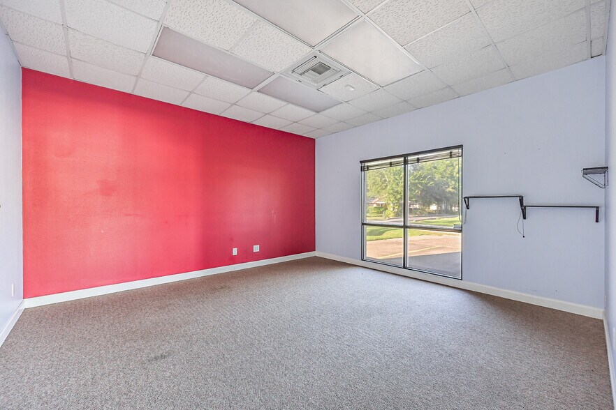 More Photos Of 5001 Broadway St, Pearland Office For Lease