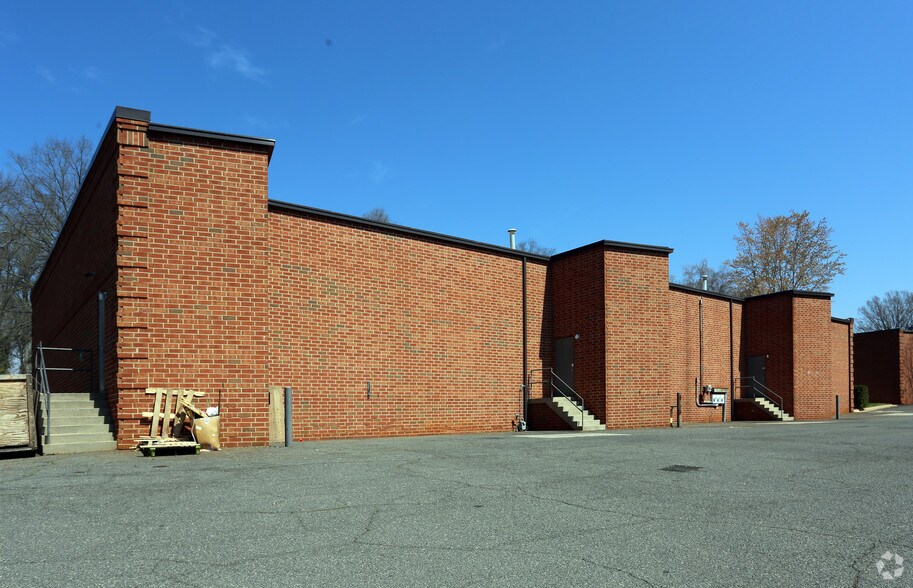 More Photos Of 6008 Old Pineville Rd, Charlotte Flex For Lease