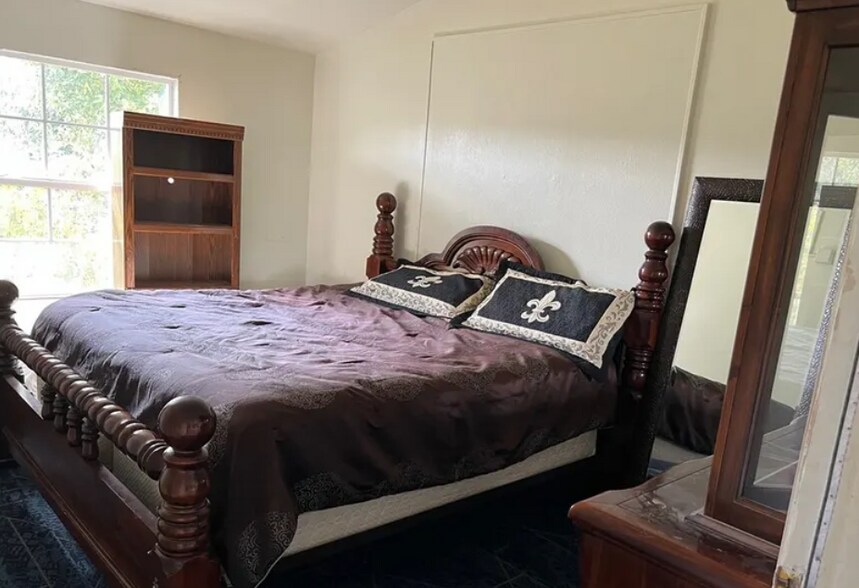 More Photos Of 569 Bear Dr, Timpson Medical For Sale