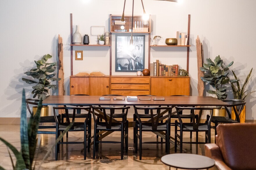 More Photos Of 5050 N Broadway St, Chicago Apartments For Lease