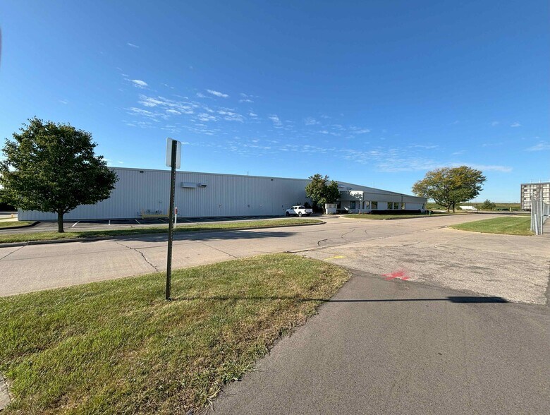More Photos Of 423 Southgate Ct SW, Cedar Rapids Manufacturing For Lease