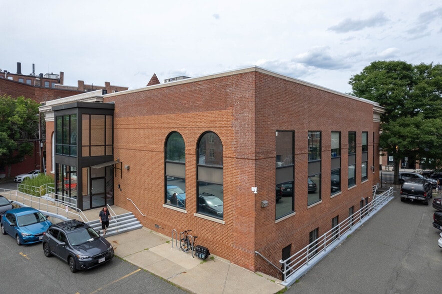 More Photos Of 47 Pleasant St, Northampton Office For Lease