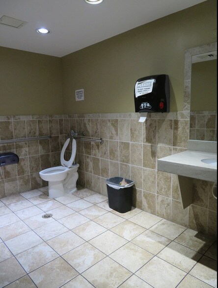 More Photos Of 300 E Dania Beach Blvd, Dania Bank For Lease