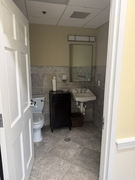 More Photos Of 7915 Lake Manassas Dr, Gainesville Office For Sale