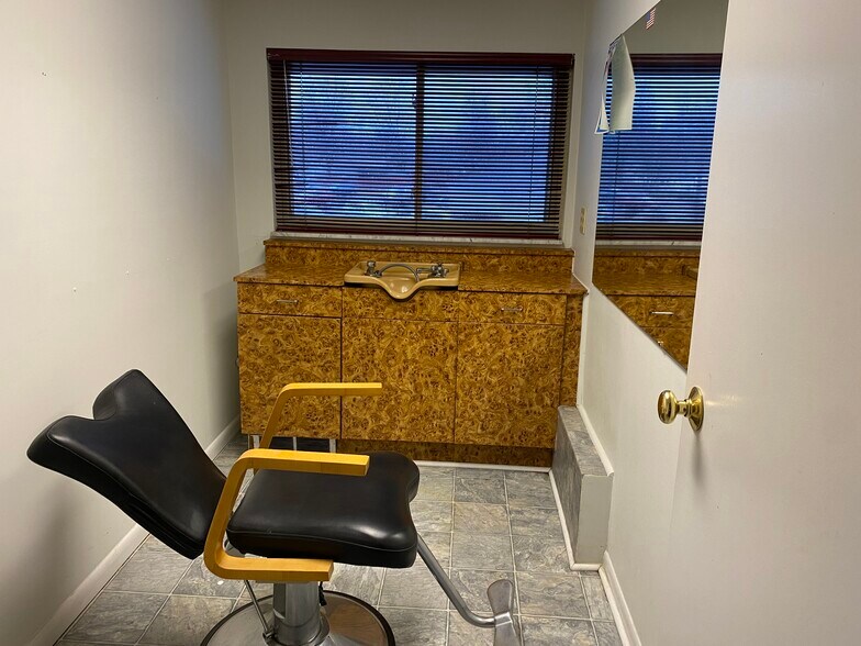 More Photos Of 3542 Springdale Rd, Cincinnati Medical For Sale