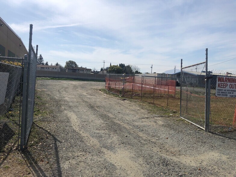 More Photos Of 1208-1214 Sunset Dr, Antioch Warehouse For Sale