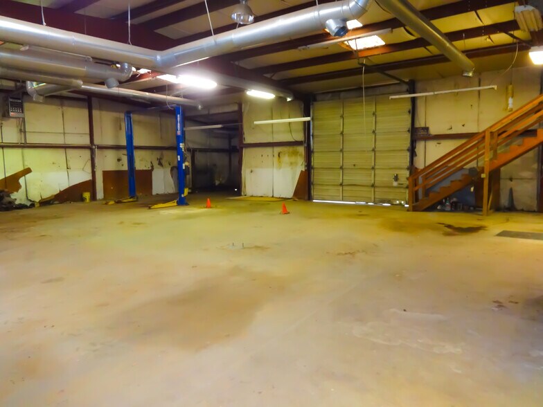 More Photos Of 801 W Broadway St, Big Sandy Light Distribution For Sale