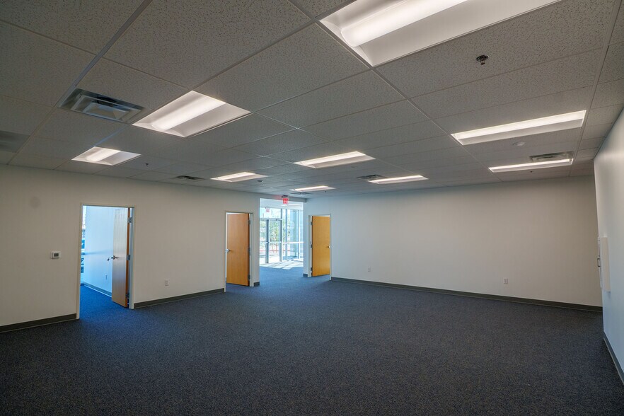 More Photos Of 5005 E Cartier Ave, Las Vegas Service For Lease