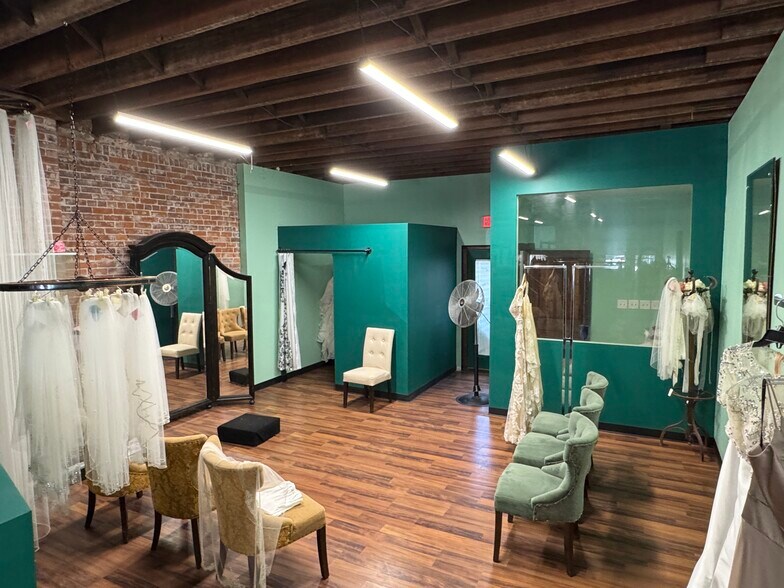 More Photos Of 414 5th St, Illiopolis General Retail For Sale