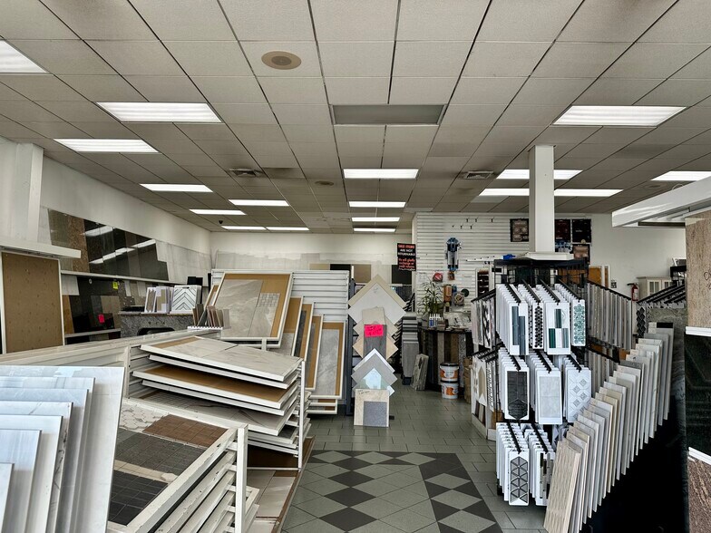 More Photos Of 51-23 Northern Blvd, Woodside Storefront For Lease
